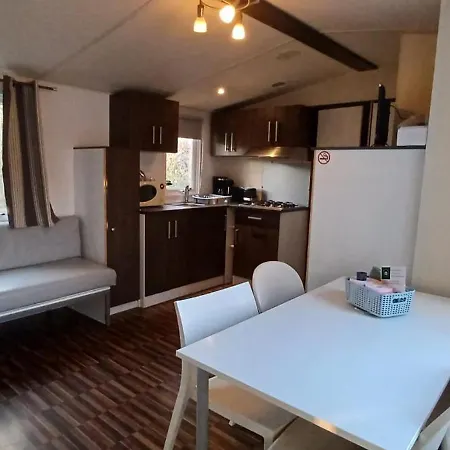 Location De Mobilhomes 3 Chambres, 3 Etoiles *